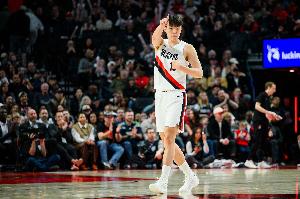 楊瀚森談第一年打NBA感受：快 轉(zhuǎn)換快&節(jié)奏快&要不停地折返跑配圖