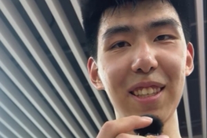 ??徐昕調(diào)侃和王俊杰搭檔內(nèi)線：多給我傳點球啊配圖