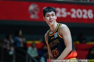 媒體人:龐崢麟的國字號(hào)首秀表現(xiàn)我給8分 但一號(hào)位組織不如趙維倫配圖