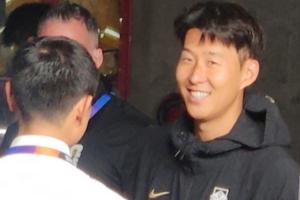 首戰(zhàn)6射1正！韓媒：孫興慜賽后未接受采訪，說了句謝謝后離開配圖