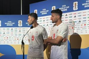 TA：FIFA工作人員多次試圖結(jié)束采訪，伊朗球員都希望繼續(xù)說下去配圖