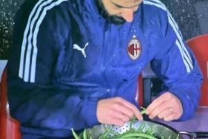 今日趣圖：西班牙不踢TIKI TAKA 改踢TIK TOK了配圖
