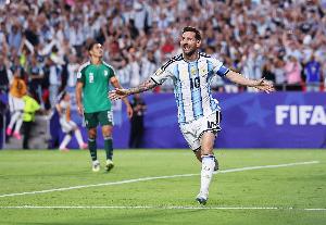 里程碑之戰(zhàn)帽子戲法！梅西轟入生涯第914球，國家隊第120球！配圖