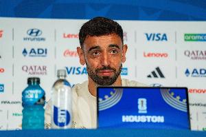 B費(fèi):希望在葡萄牙做到比曼聯(lián)多一倍的事 最重要的全隊(duì)團(tuán)結(jié)一致配圖