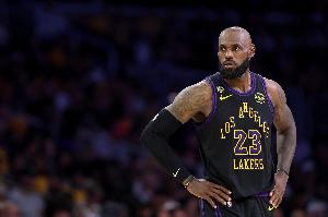 JR:剛?cè)ヲT士時(shí)任務(wù)就是防守 在詹姆斯身邊打球一切都變得很簡單配圖