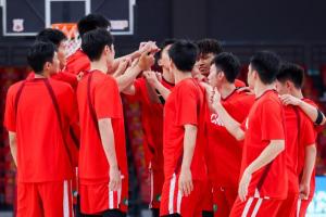 直播吧:男籃21日熱身賽對手澳大利亞陣容多是年輕人 超新星在列配圖