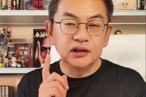 蘇群：文班降薪提前續(xù)約先是為了球隊陣容 其次他的體型也有隱患配圖
