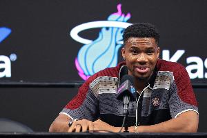 貝弗利：字母哥與雄鹿之間相互有愛 但NBA里沒什么永遠(yuǎn)不變配圖