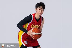 效率不俗！鄧雨婷全場(chǎng)4投2中&三分2中1 得到5分2籃板 正負(fù)值+6配圖