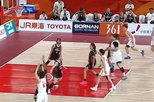 窮追猛打！楊舒予三分轟進(jìn) 中國(guó)女籃將優(yōu)勢(shì)擴(kuò)大到50分以上配圖